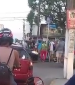 [Vídeo] Mototaxista é vítima de acidente no Centro de Arapiraca