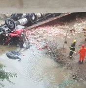 Motorista morre após tombamento de carreta na BR 101, em São Sebastião