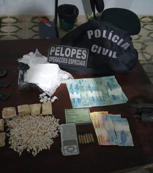 Traficante é preso com drogas, arma e R$ 2 mil em Arapiraca 