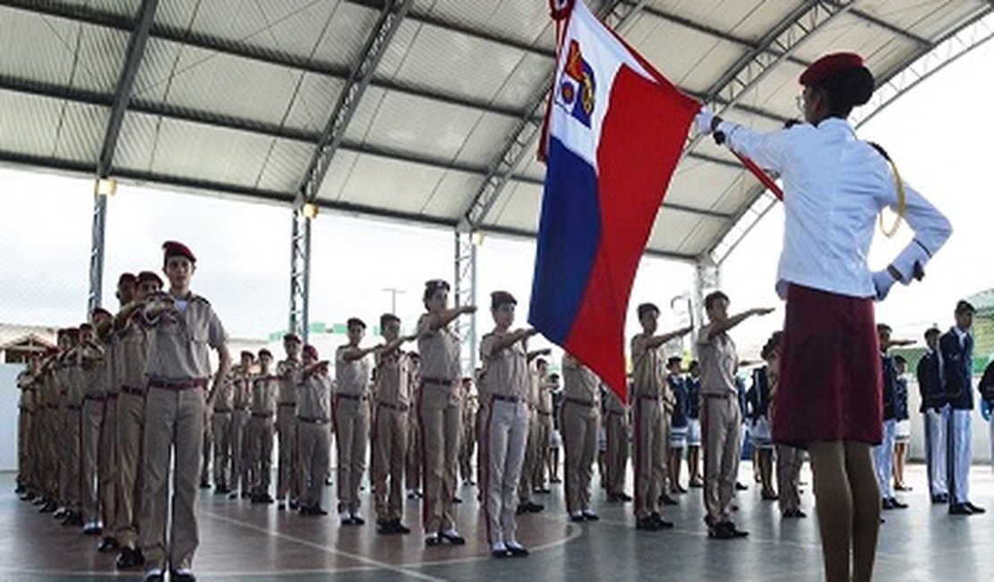 Colégio Tiradentes realiza formatura militar de promoção de 66 alunos em Maceió