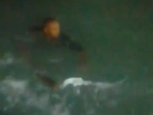 Jangada vira no mar de Maceió e pescadores salvam homens