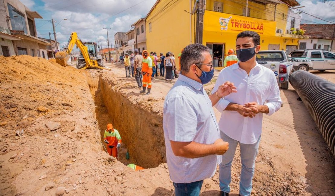 Em Maceió, JHC vistoria obras que levarão saúde e qualidade de vida a população do Village Campestre