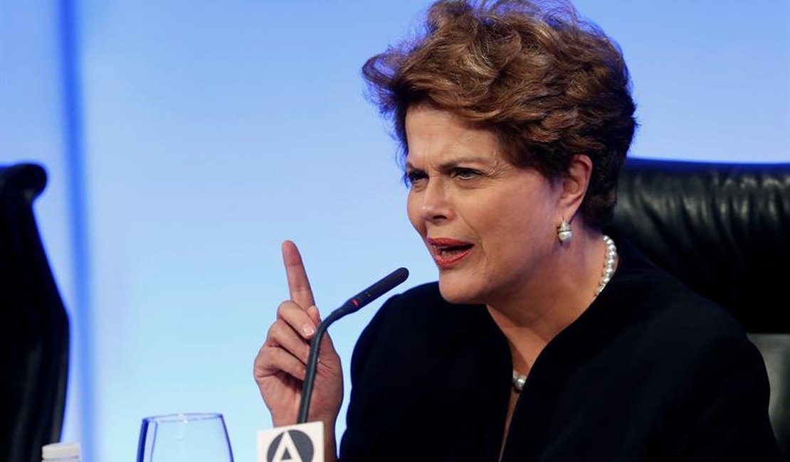 Dilma volta ao Congresso após impeachment e ataca privatizações