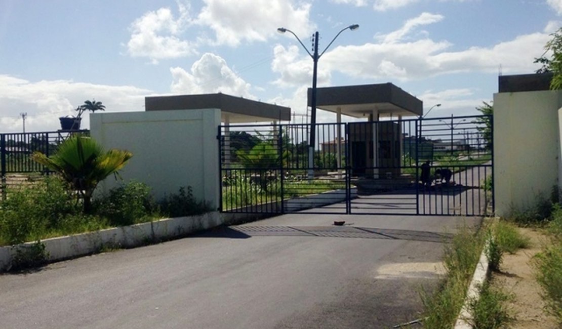 Acesso lateral do campus da Ufal em Maceió é interditado para instalação de guarita