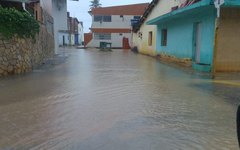 Ruas de Maragogi foram inundadas por águas da chuva