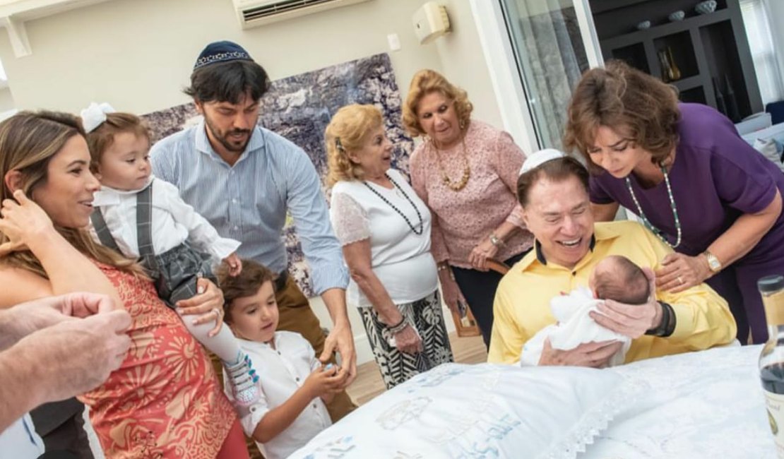 Silvio Santos participa da cerimônia de circuncisão do neto