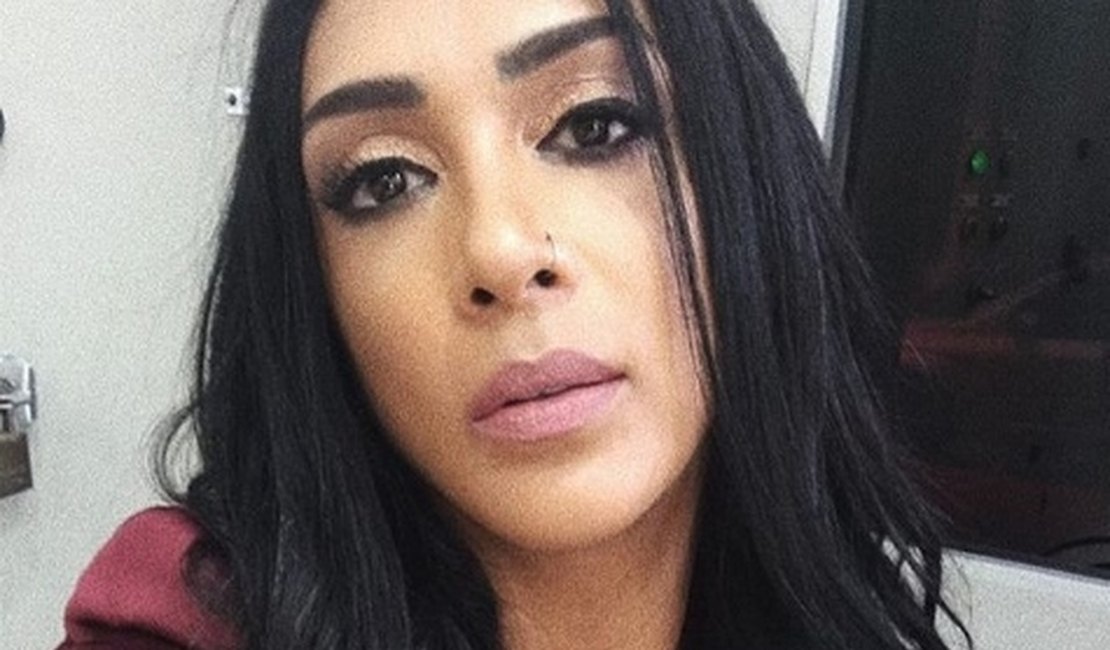 Amanda Djehdian exibe cicatriz de cirurgia: 'Sem gordurinha'