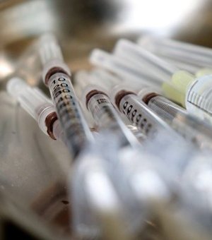 Saúde ignora processo de importação de seringas da China há seis meses