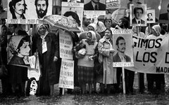 Mães da Praça de Maio foram a primeira organização civil que denunciou o desaparecimento de jovens durante o regime militar na Argentina 
