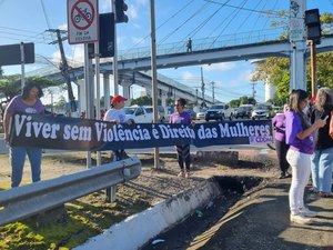 Protesto em Maceió pede mais segurança para mulheres após casos de feminicídios