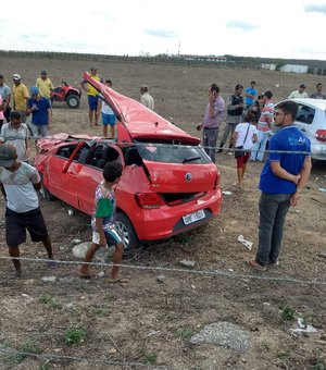 Capotamento entre Monteirópolis e Jacaré dos Homens deixa dois feridos 