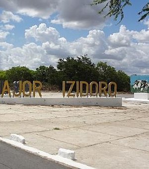 Universitários reivindicam direito a transporte escolar negado pela prefeitura de Major Izidoro 