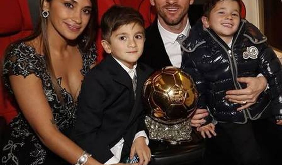 Filho de Messi vibra muito e rouba a cena de Bola de Ouro com vitória do pai