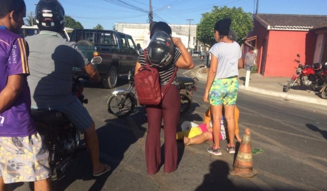 Colisão entre carro e moto deixa mulher ferida em Lagoa da Canoa