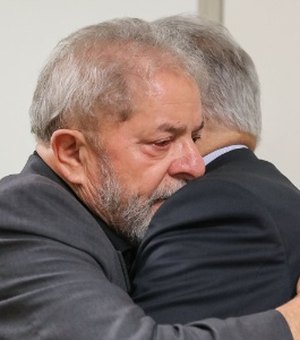FHC retribui gesto de Lula em momento difícil, e encontro comove a internet