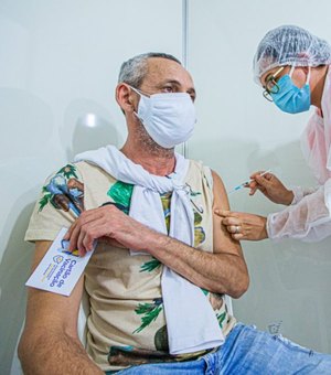 Arapiraca recebe novas doses da Astrazeneca para concluir vacinação de grupos prioritários
