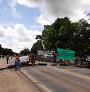 Indígenas da aldeia Wassu Cocal voltam a bloquear BR-101, em Joaquim Gomes
