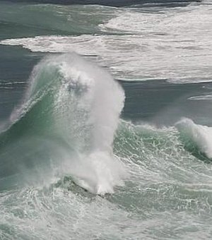 Capitania dos Portos alerta para ressaca do mar com ondas de até quatro metros 