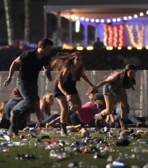 Ao menos 50 morrem após atirador abrir fogo em festival de música em Las Vegas