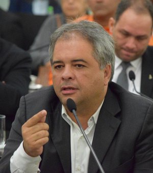 Silvio Camelo celebra crescimento de 13,4% de carteiras assinadas em Alagoas