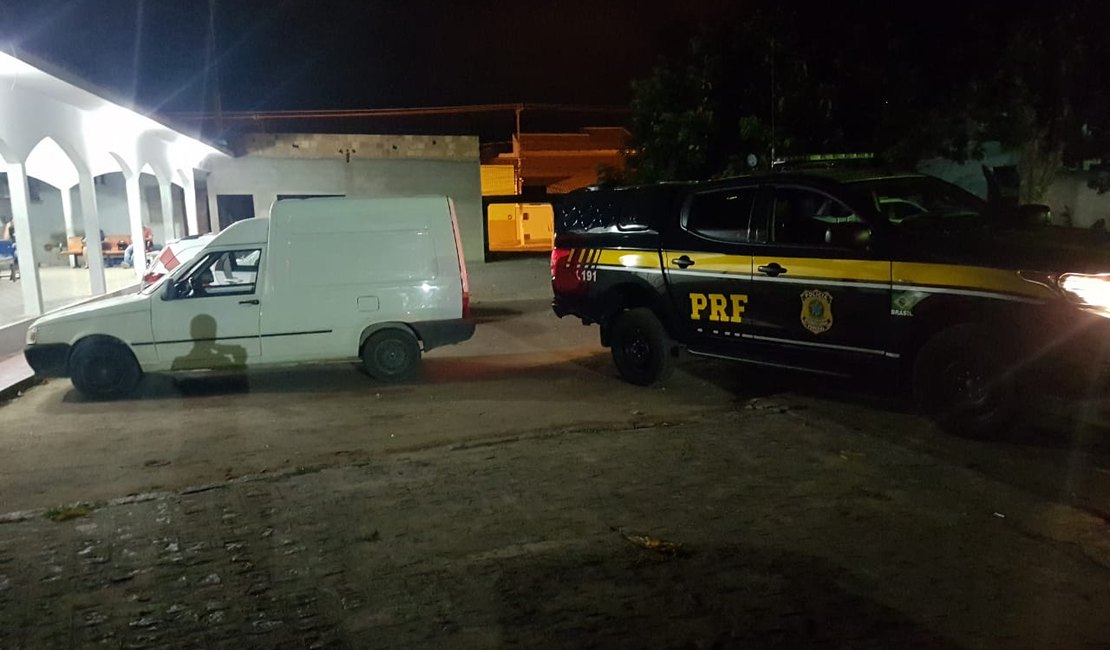 Motorista é preso pela PRF com veículo adulterado em Palmeira dos Índios