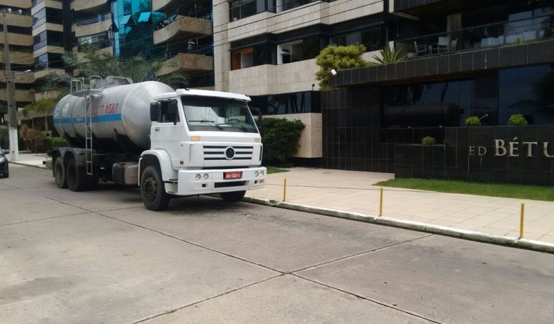 SMTT intensifica fiscalização do abastecimento de carros-pipa em Maceió