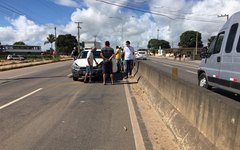 Acidente envolvendo três veículos é registrado na AL 110, em Arapiraca