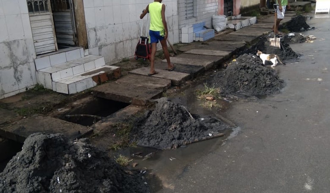 Prefeitura de Maceió retira três toneladas de lixo da rede de drenagem