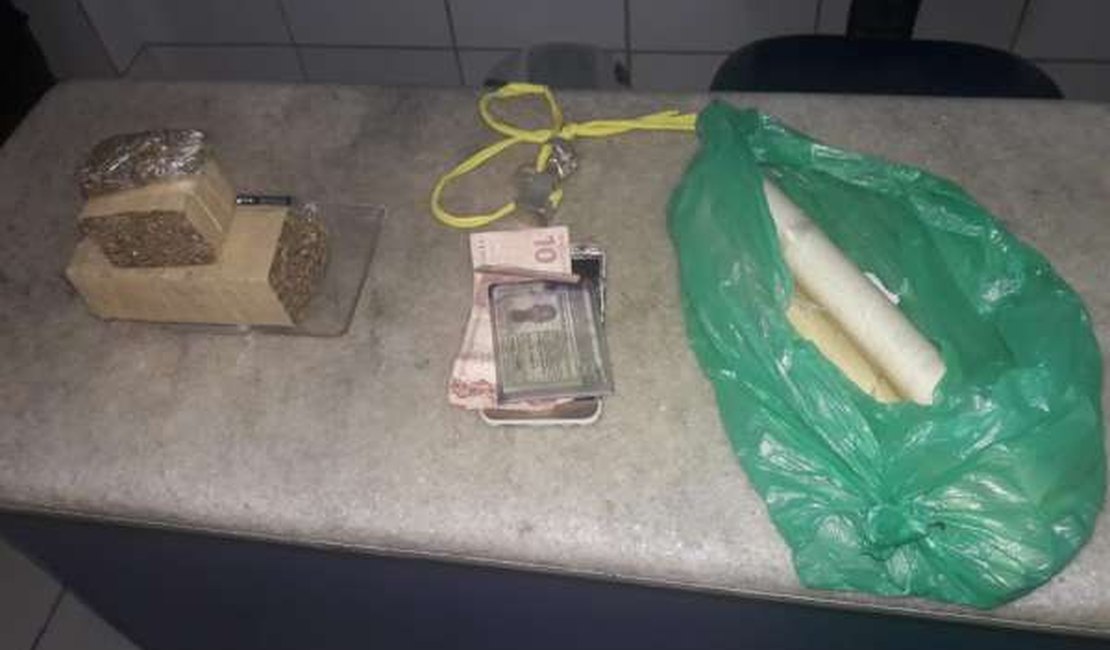 Barraqueiro da orla de Ponta Verde é detido com droga pelo Bope
