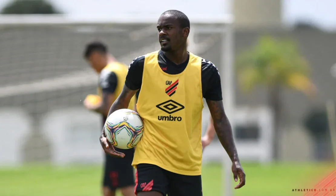 CSA acerta empréstimo de Yago, do Athletico