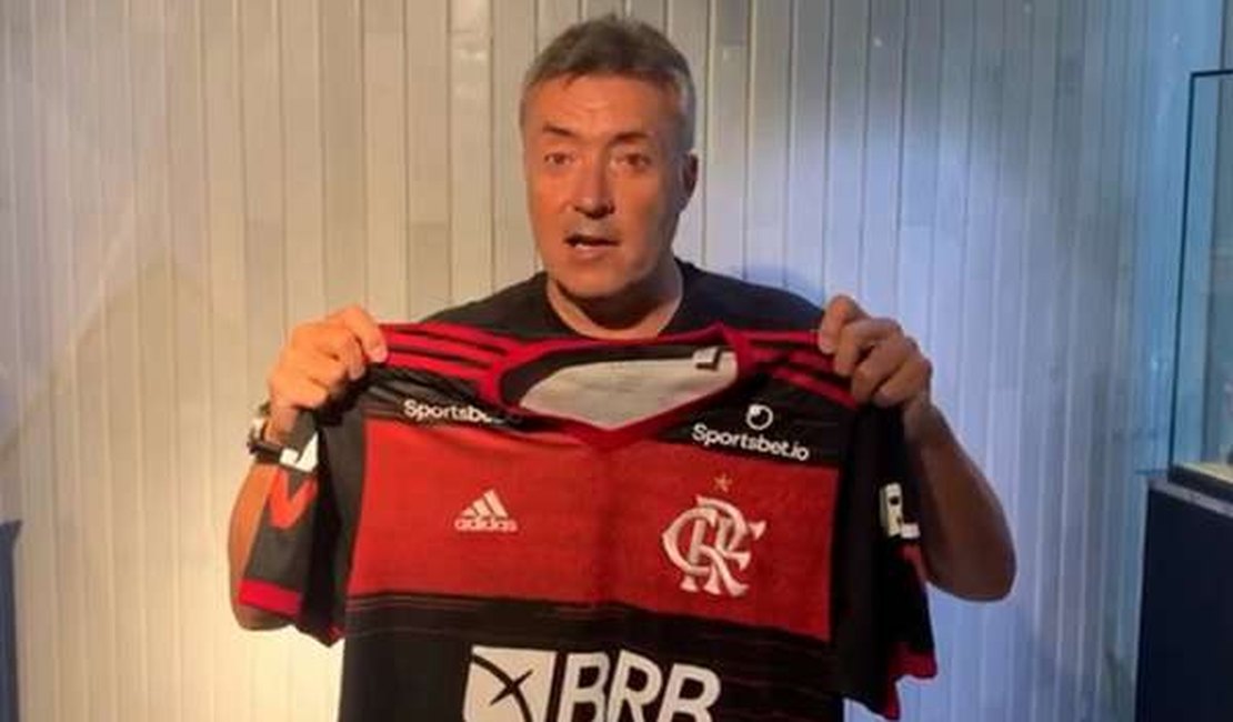 Flamengo anuncia novo técnico e reativa perfil em espanhol nas redes sociais