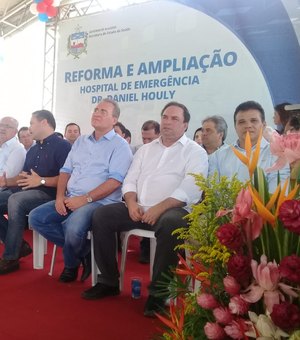 [Vídeo] Governador Renan Filho inaugura reforma na Unidade de Emergência do Agreste 