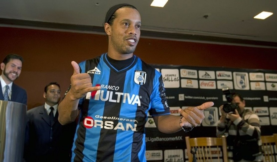 Político pede desculpas a Ronaldinho Gaúcho