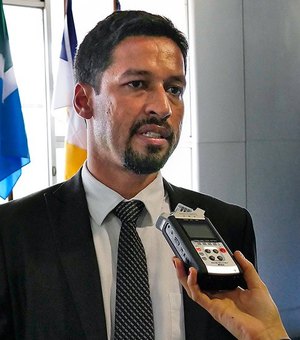 Em reunião na AMA, Rodrigo Cunha defende pagamento de precatórios do Fundef a professores