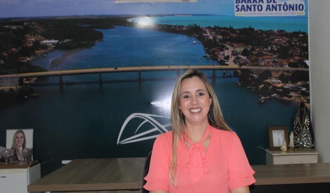 Coronavírus: prefeita da Barra de Santo Antônio anuncia corte de 50% de seu salário
