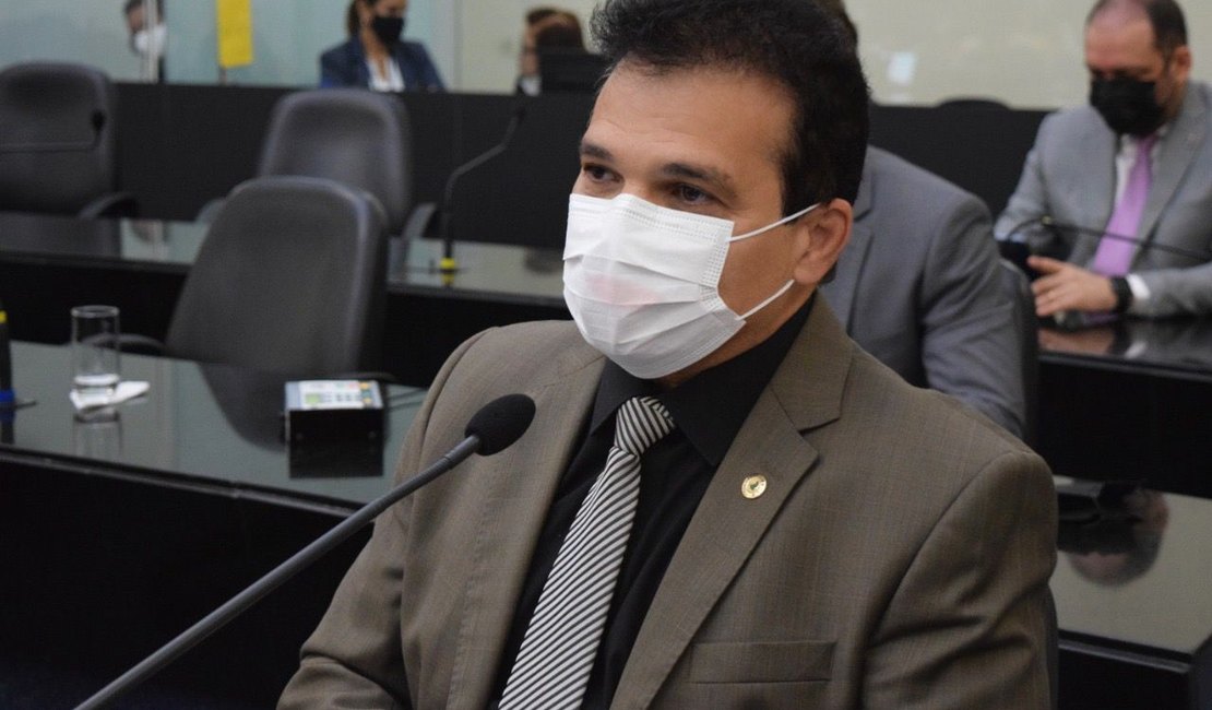Ricardo Nezinho cria projeto de lei para eliminar símbolos pejorativos contra pessoas idosas em Alagoas