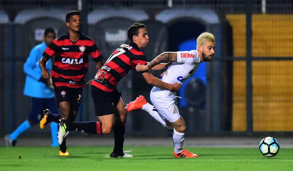 Santos sofre contra o Vitória, fica no empate e não encosta no Corinthians