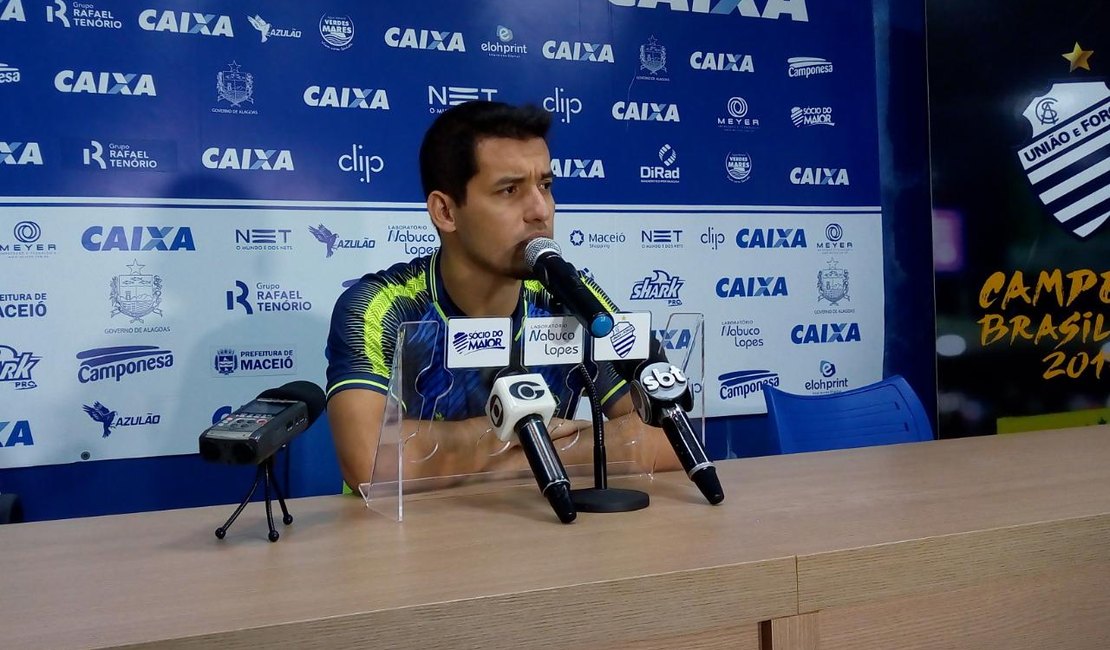 Rafinha completa 100 jogos pelo CSA contra o Vila Nova-GO