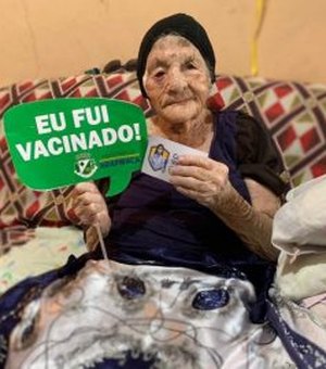Arapiraquense de 113 anos recebe vacina contra a covid-19