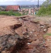 [Vídeo] Chuvas provocam crateras em ruas de Arapiraca