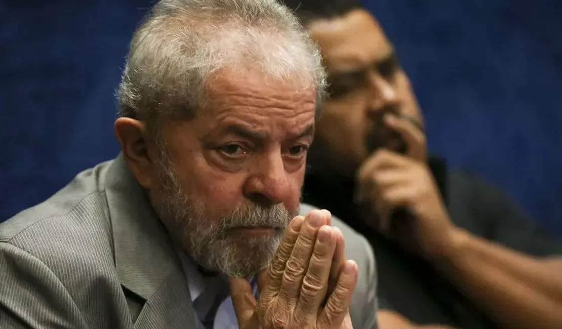 Políticos se aproximam da imagem de Lula para tentar vencer eleições em Alagoas