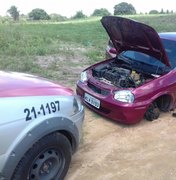 Carro furtado em Arapiraca é encontrado depenado