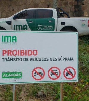 Fiscalização do IMA multa veículo por trafegar em faixa de areia na praia da Sereia