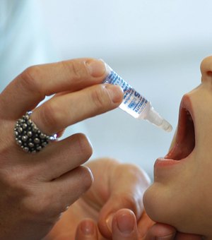 Com aumento de casos na Venezuela, Brasil prepara vacinação contra a pólio