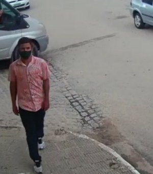 [Vídeo] Câmeras de segurança gravam furto de motocicleta em frente a academia em Arapiraca