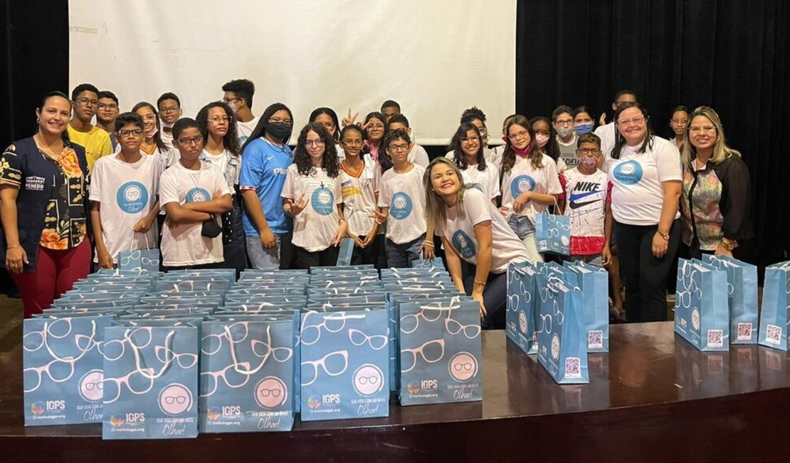 Prefeitura de Penedo e IGPS entregam mais 100 óculos para estudantes e população de baixa renda