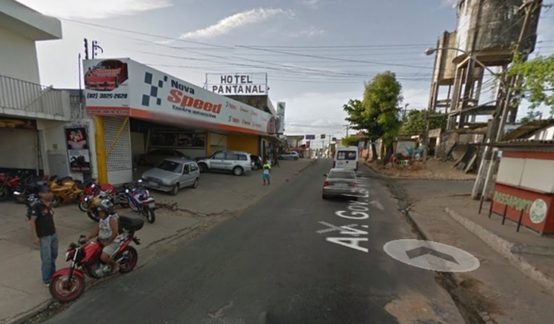 Dupla rouba motel durante a madrugada em Maceió