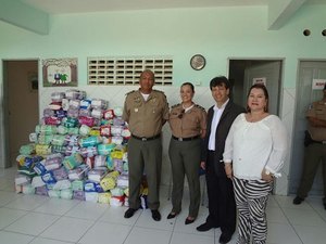 Batalhão da PM doa fraldas geriátricas para casa de acolhimento a idosos  