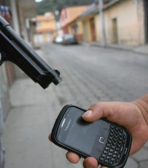 Criminosos roubam celulares e agridem vítimas no Agreste