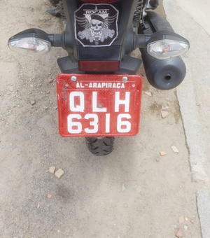 Homem é preso com arma e moto roubada em Arapiraca